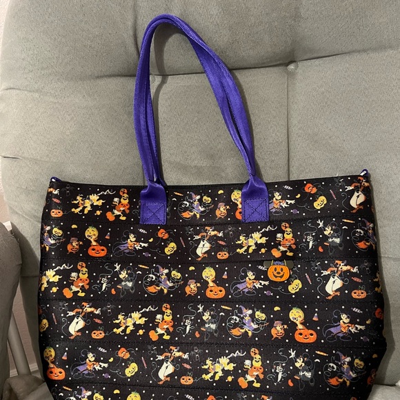 NWT Disney Mickey and Friends Harveys Halloween Medium Streamline Tote - Picture 5 of 6